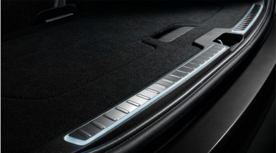 Verlichte scuff plate voor bagageruimteopening, Volvo C40