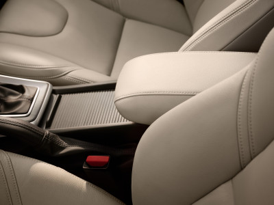 Verschuifbare armsteun voorin, Volvo V40